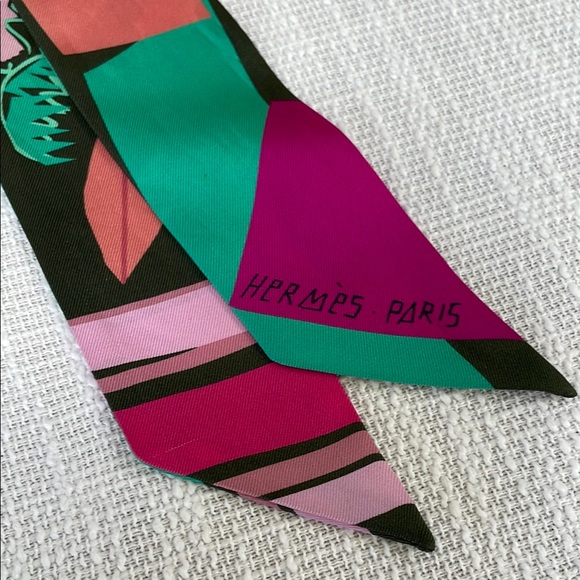 Hermès Green and Pink Twilly Scarf - Picture 3 of 6